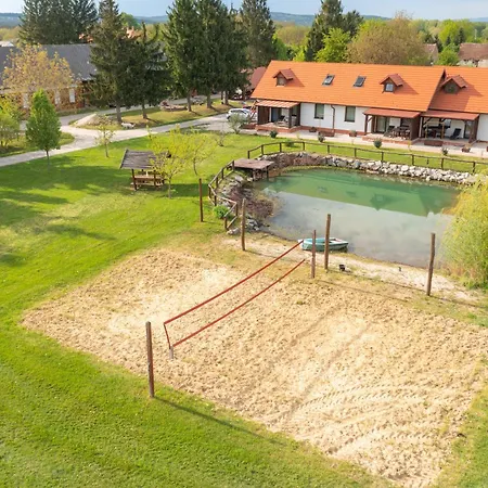 Pinka-voelgyi Napfeny Farm