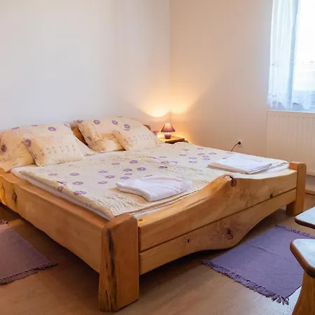 Pinka-voelgyi Napfeny Farm Pornoapati (Vas)